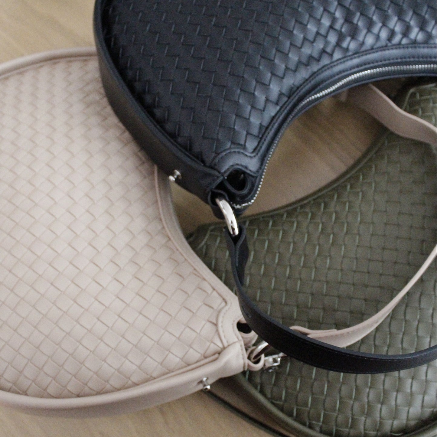 Minimal Woven Moonbag