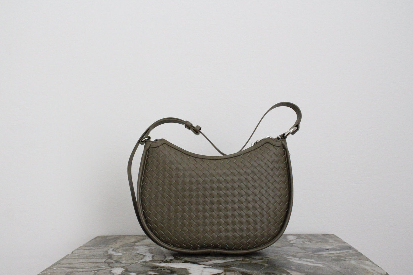 Minimal Woven Moonbag