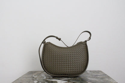 Minimal Woven Moonbag
