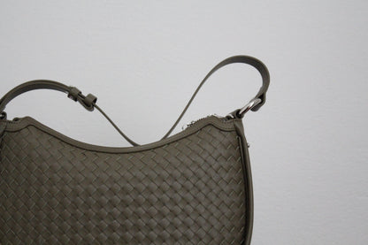 Minimal Woven Moonbag