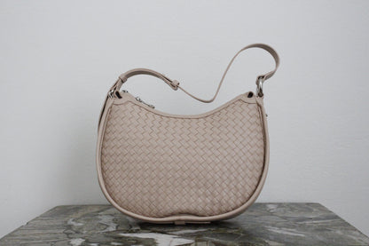 Minimal Woven Moonbag