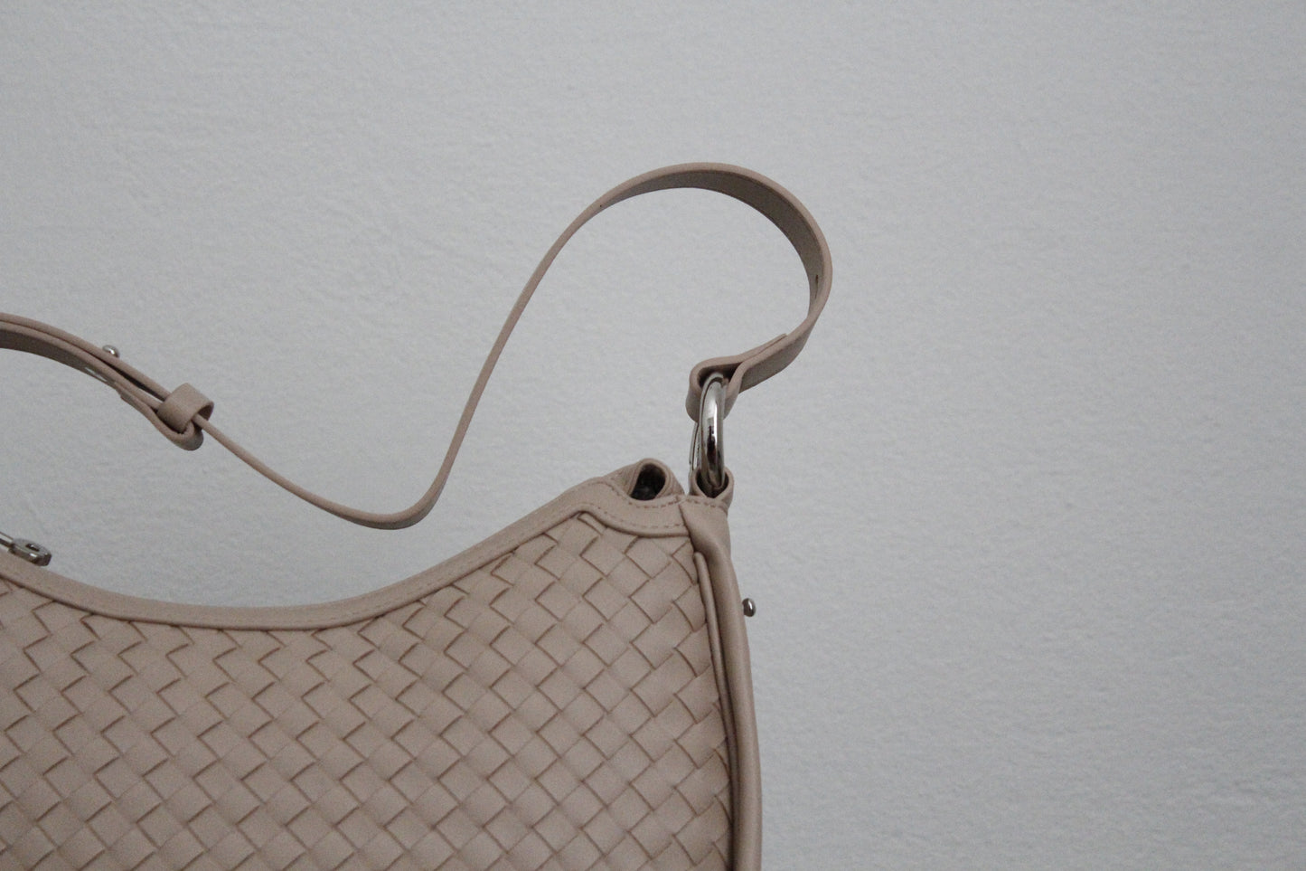 Minimal Woven Moonbag