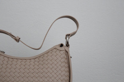 Minimal Woven Moonbag