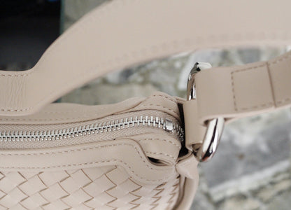 Minimal Woven Moonbag