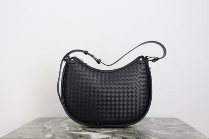 Minimal Woven Moonbag