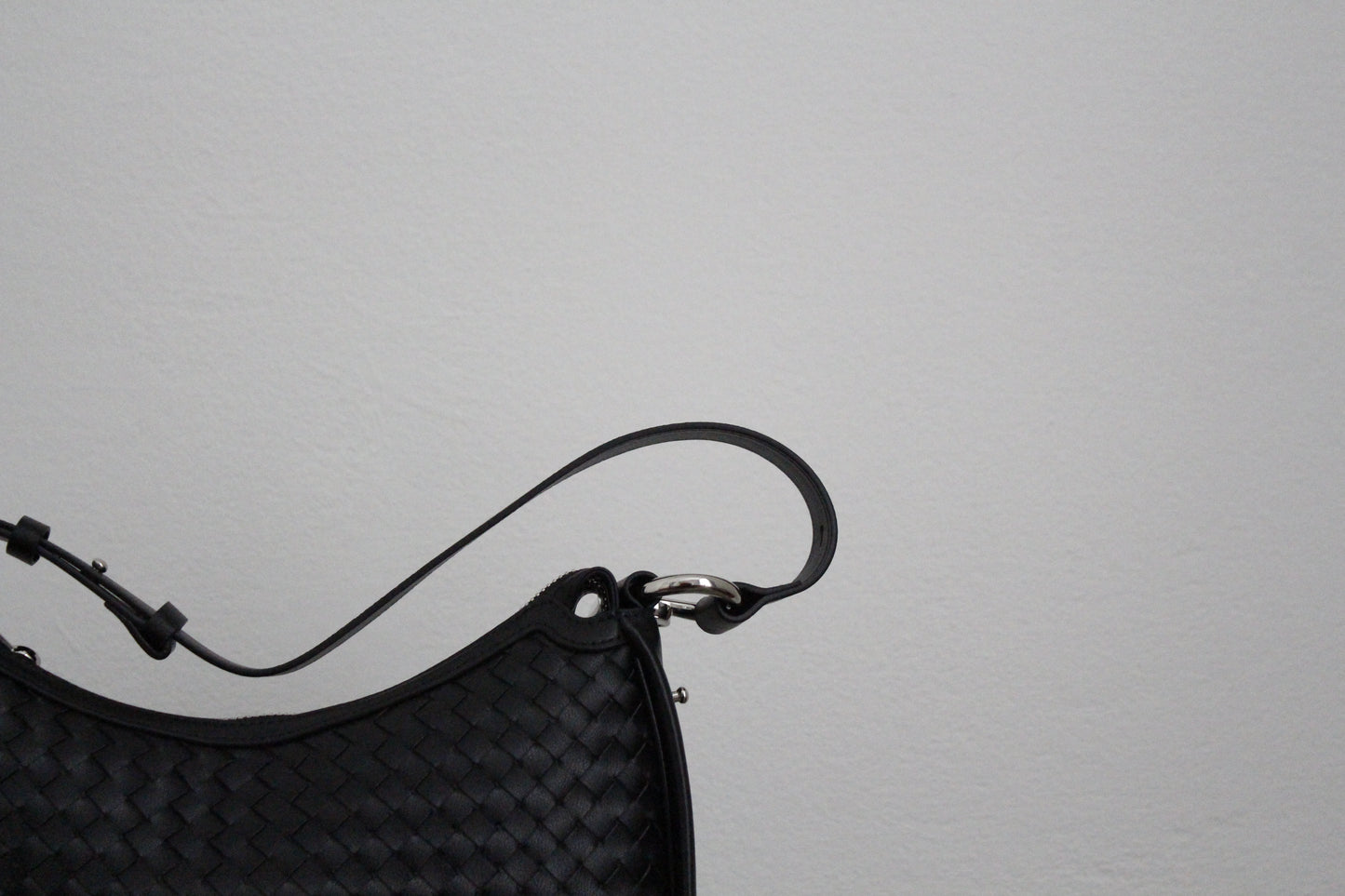 Minimal Woven Moonbag