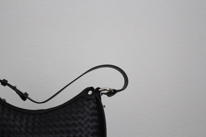 Minimal Woven Moonbag